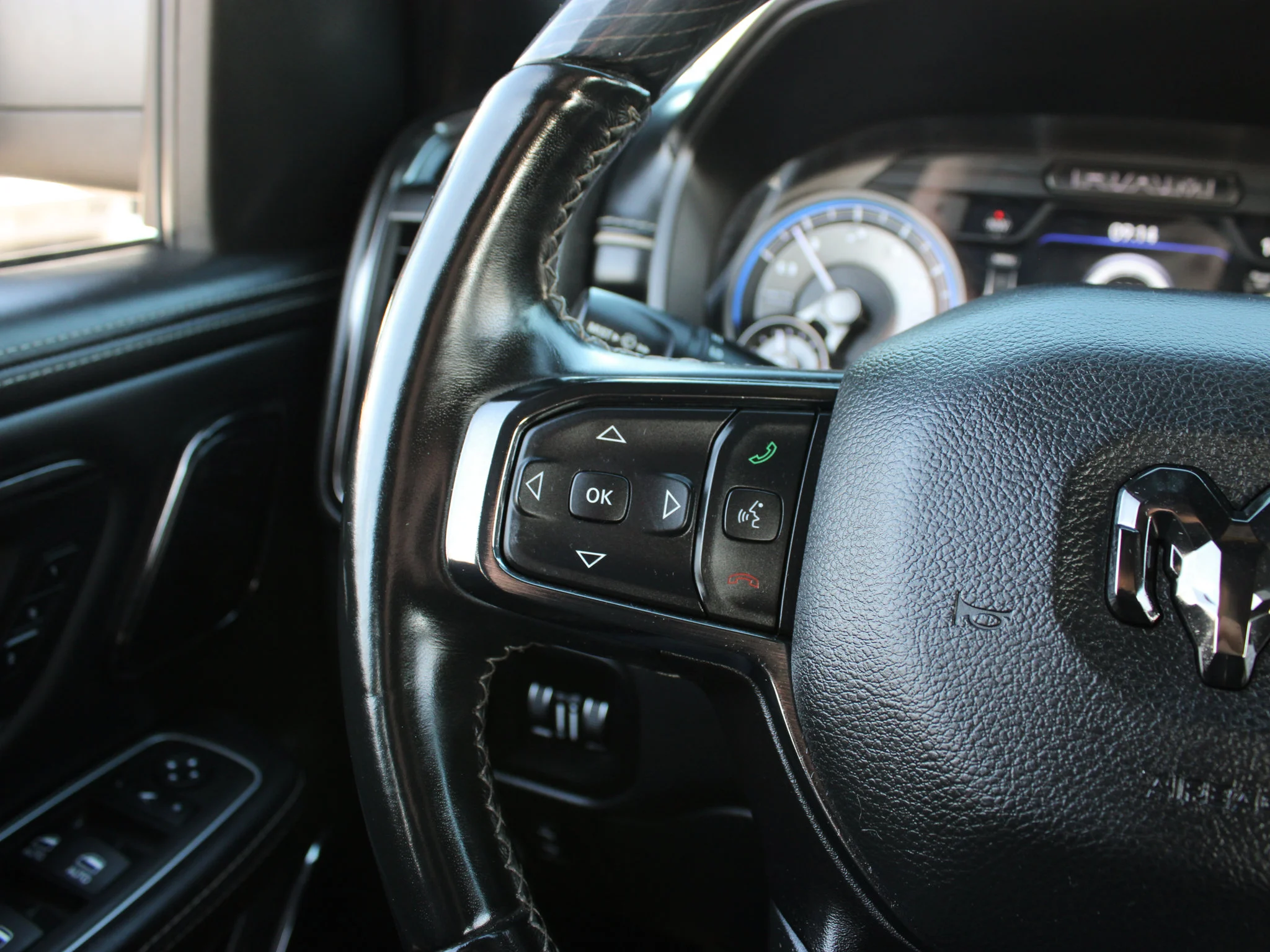 Used 2022 Grey RAM Limited * No Accidents | HEMI V8 | LOADED | ENVY Wheels | Head-Up Display | Night Edition image 23