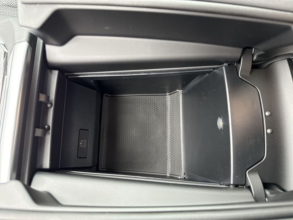 New 2026 Carbon Black Metallic BMW xDrive40i image 21