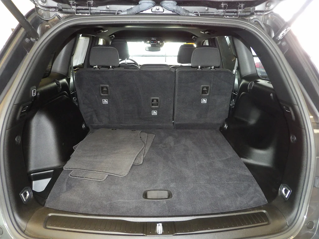 Used 2024 Baltic Gray Metallic Clear Coat Jeep Laredo image 18