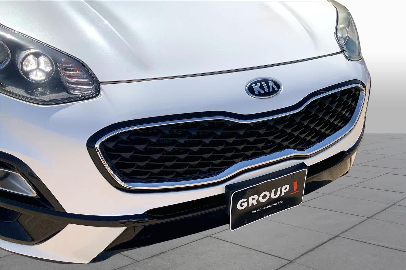Used 2021 Snow White Pearl Kia LX image 36