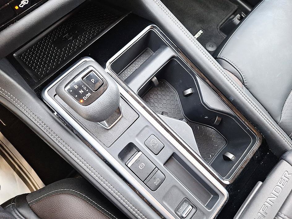 Used 2025 Gun Metallic Nissan Platinum image 18