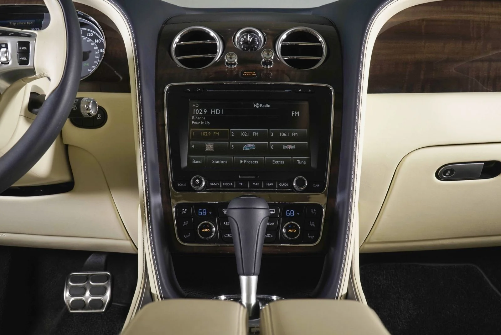 Used 2014  Bentley  image 20