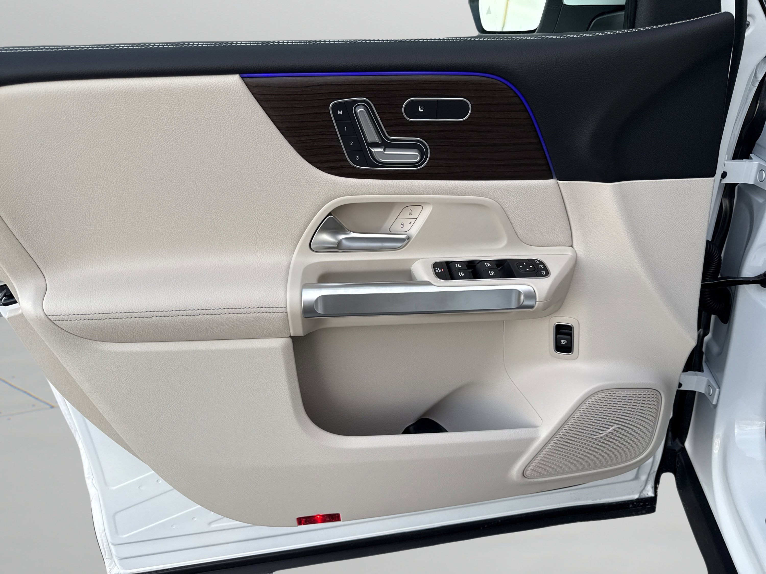 New 2026 Polar White Mercedes-Benz GLB 250 image 17