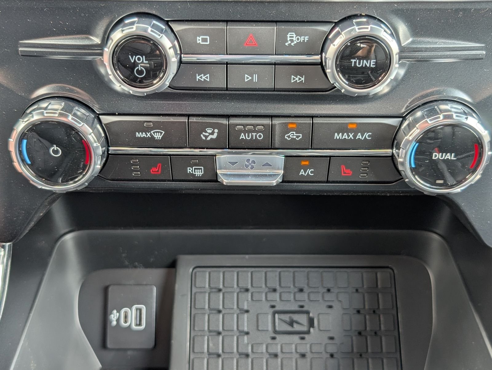 New 2026 Carbonized Gray Metallic Ford XLT image 19