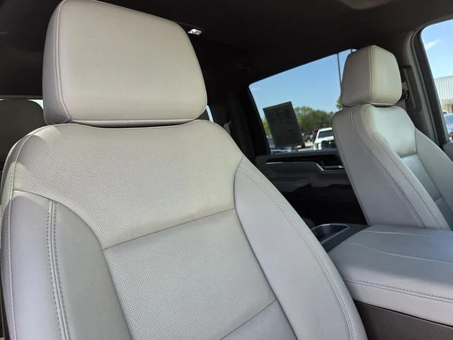 Used 2024 White GMC SLT image 36