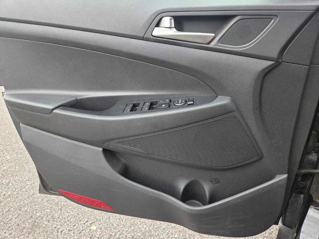 Used 2019 Black Hyundai Value image 21