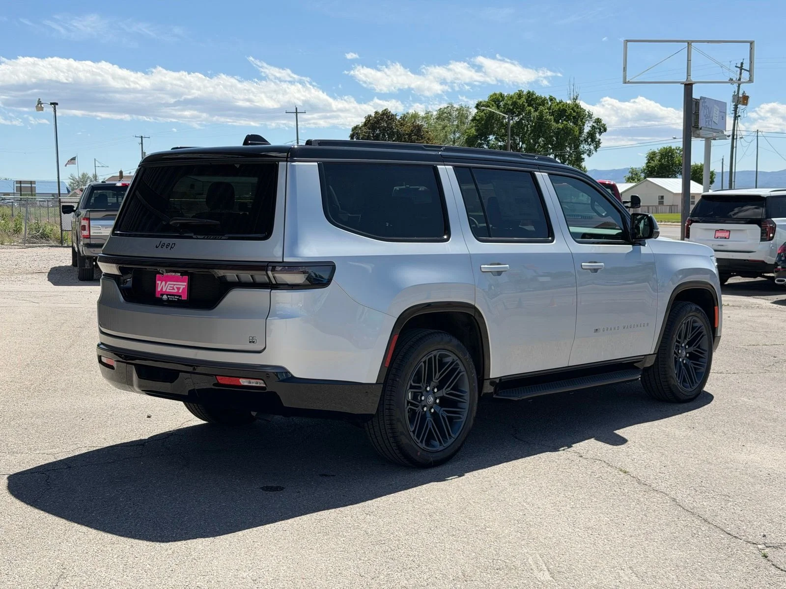 New 2026 Silver-Zynith Exterior Paint Jeep  image 7