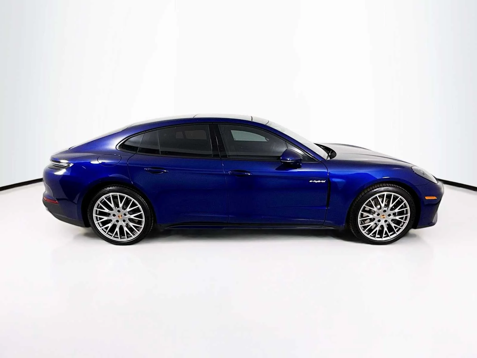 2026 Porsche Panamera 4 E-Hybrid - Photo 8