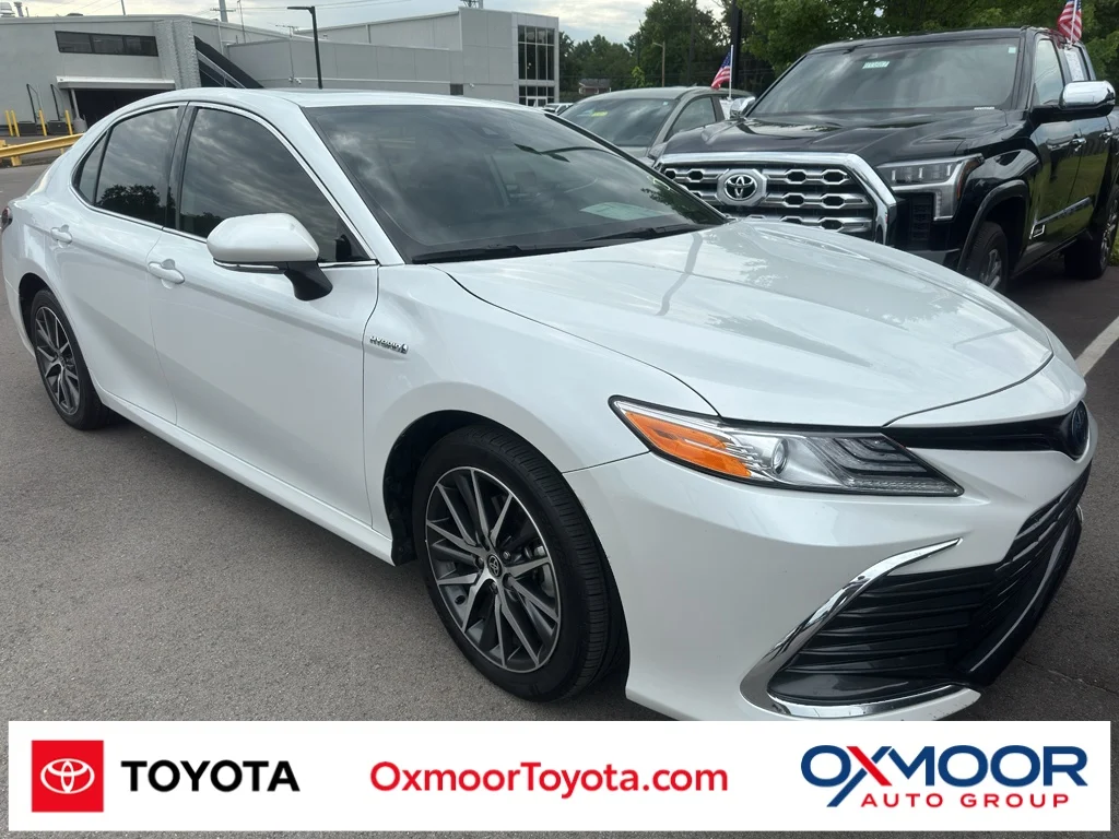 Used 2021 Wind Chill Pearl Toyota Hybrid XLE image 1