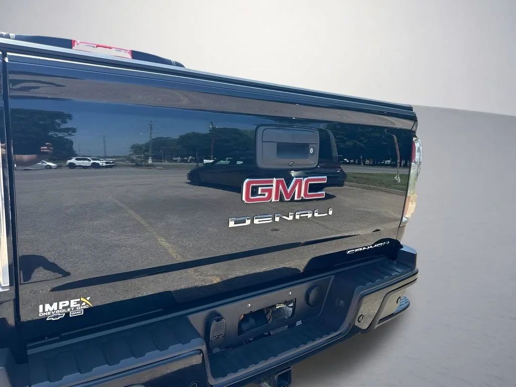 Used 2021 ONYX BLACK GMC 4WD Denali image 32