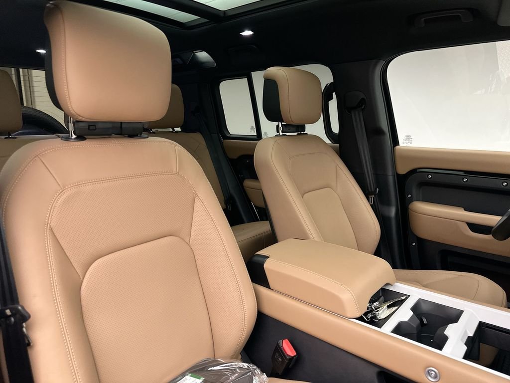 New 2026 Santorini Black Metallic Land Rover X-Dynamic SE image 14