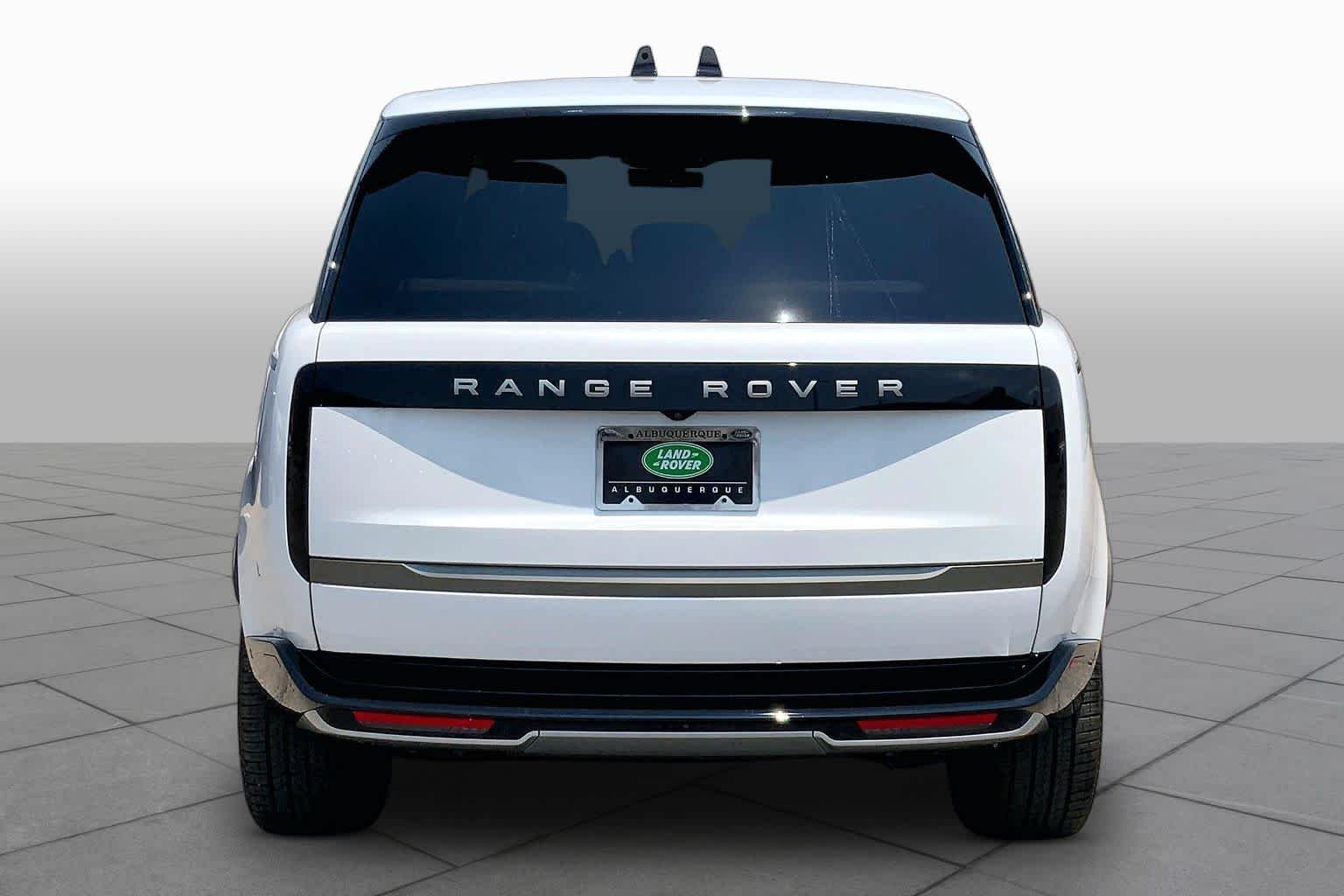 New 2026 Ostuni Pearl White Land Rover SE image 4