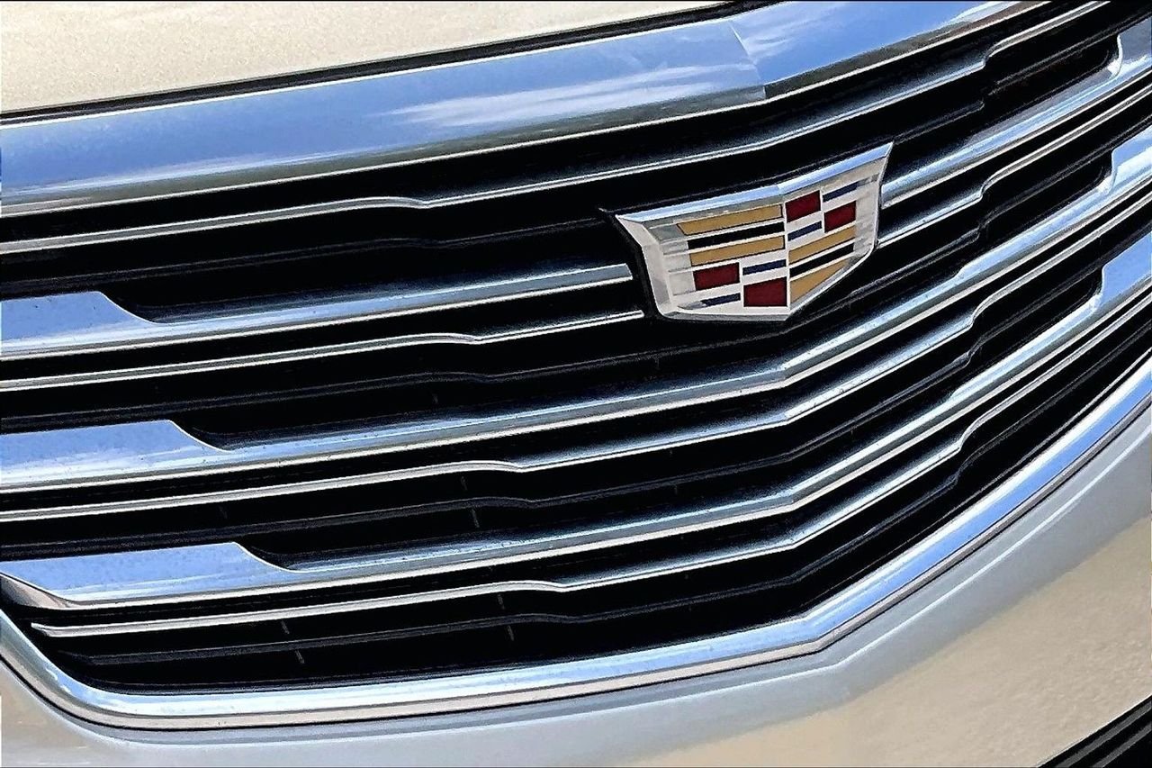 Used 2017 Silver Cadillac Luxury image 33