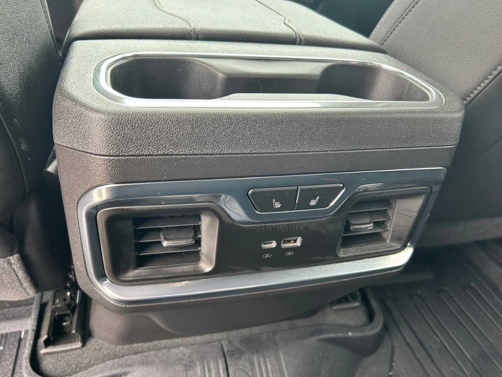 Used 2025 Gray GMC SLT Crew 6.2L Leather Sunroof Nav 4x4 image 20