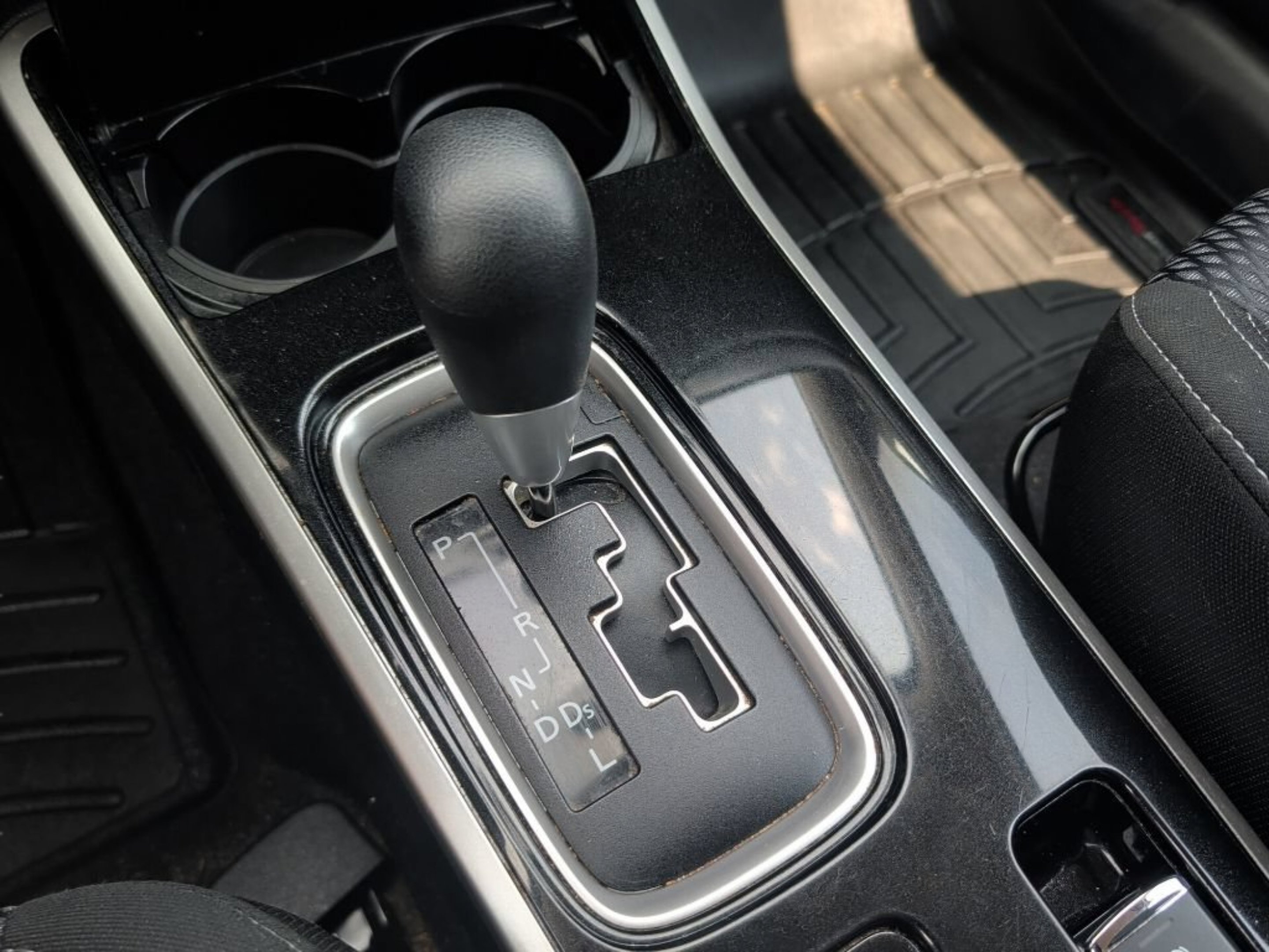 Used 2019 Silver Mitsubishi ES image 24