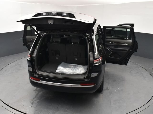 New 2026 Diamond Black Crystal Pearl-Coat Exterior Paint Jeep Limited image 29