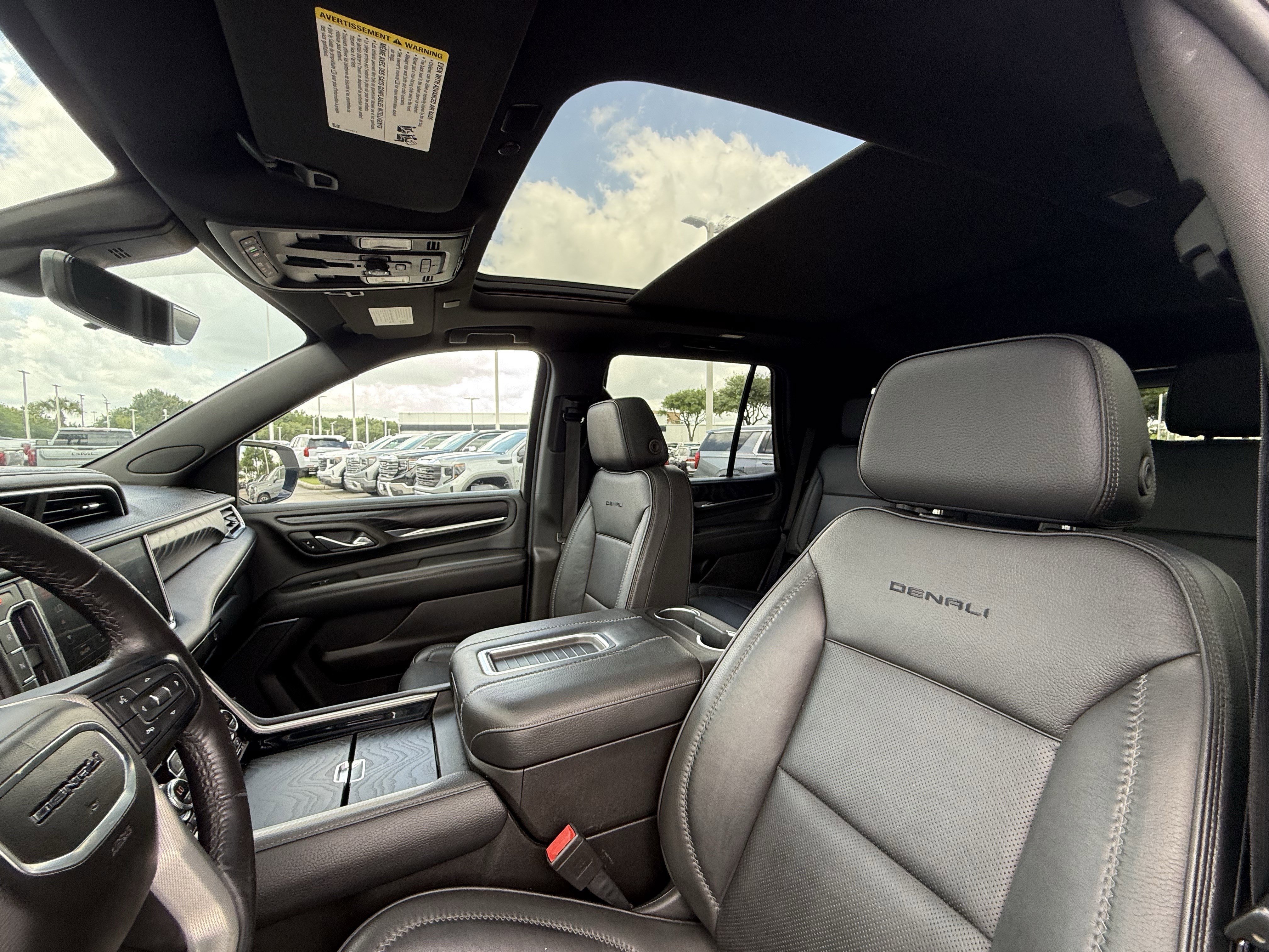 Used 2021 White Frost Tricoat GMC  image 24