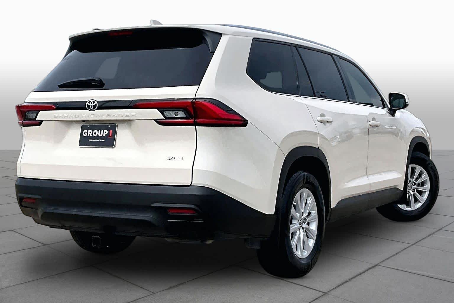 Used 2024 Coastal Cream Toyota XLE image 13