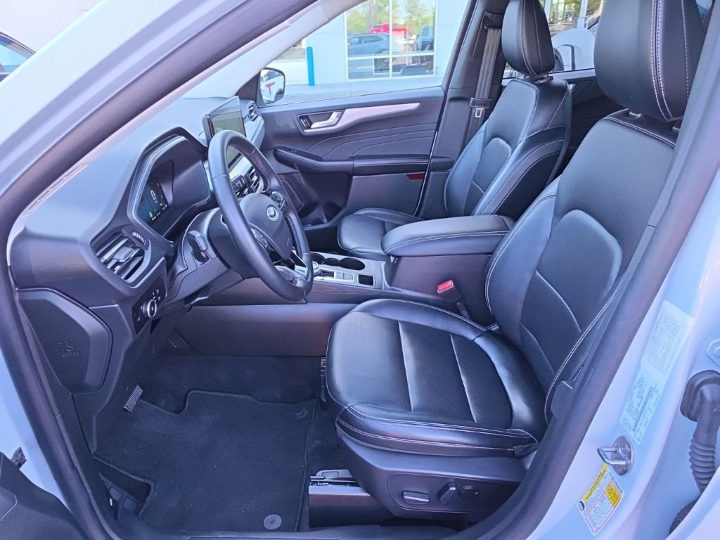 Used 2025 Silver Ford Platinum image 22