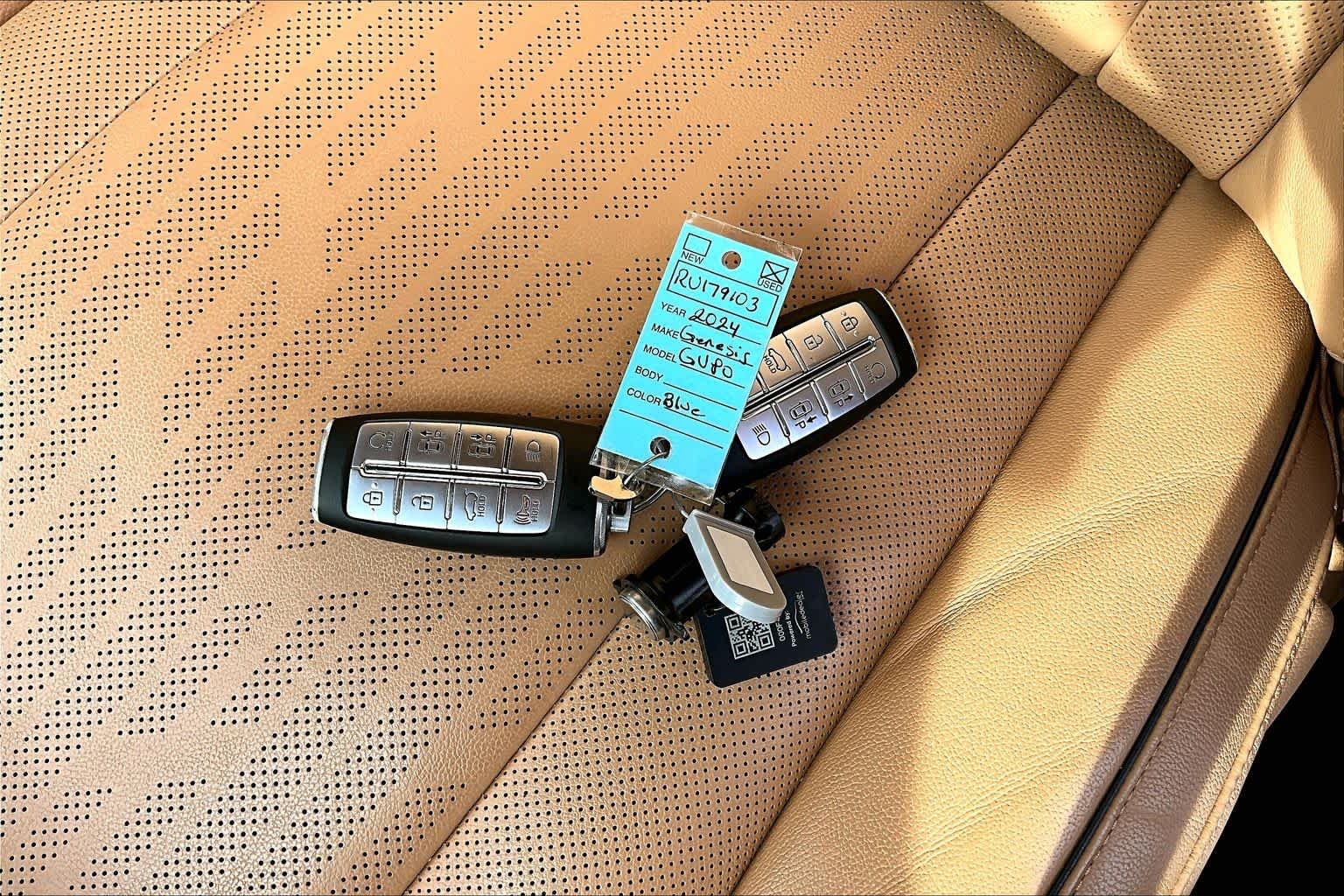 Used 2024 Capri Blue Genesis  image 15