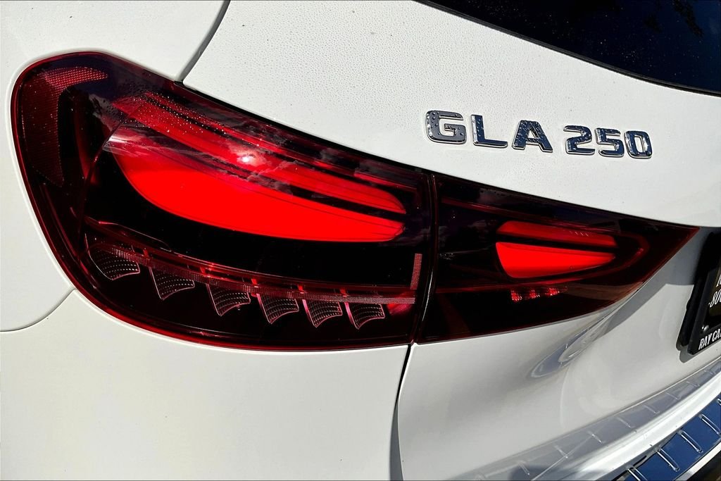 Certified Used 2025 White Mercedes-Benz GLA 250 image 32