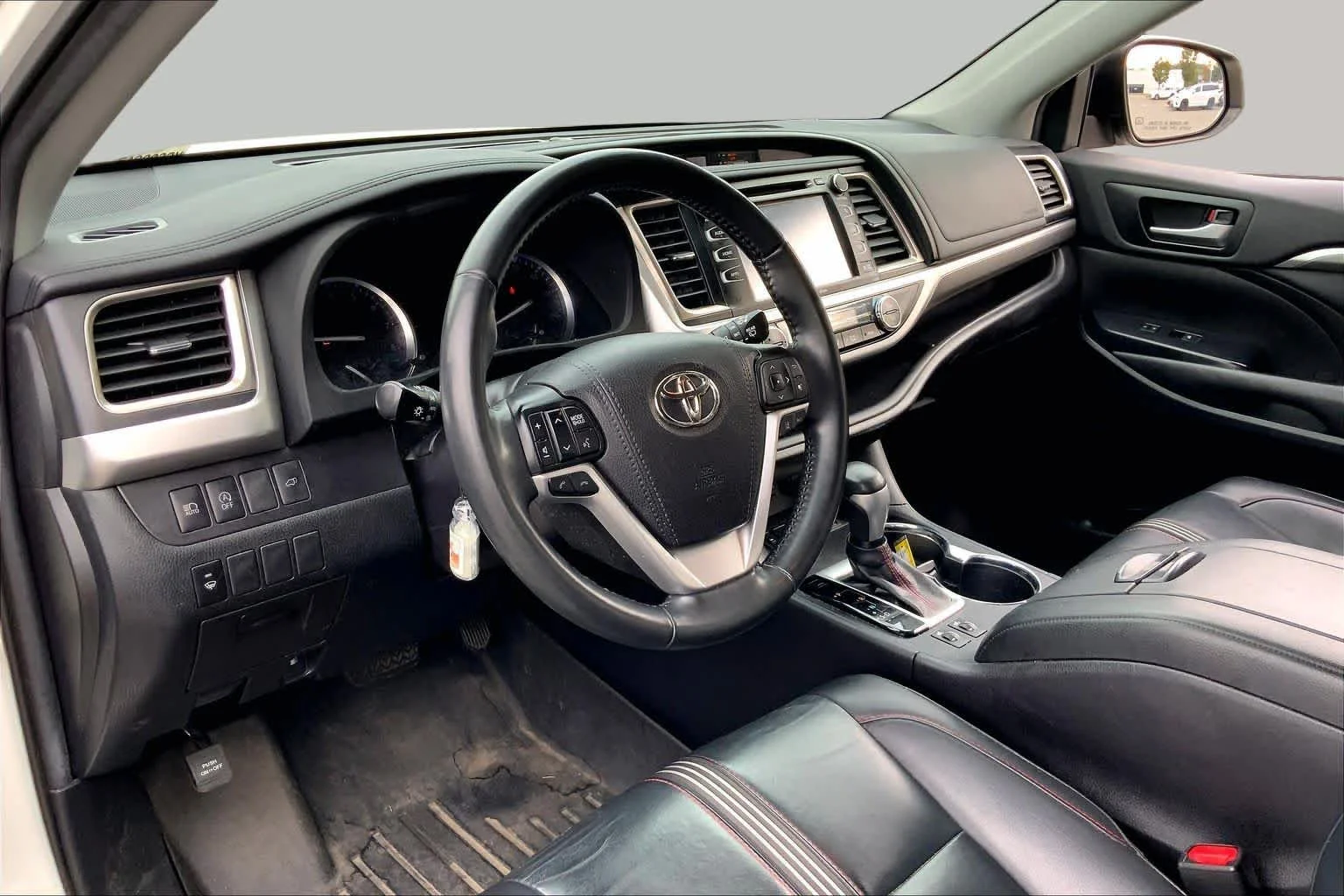 Used 2019 Blizzard Pearl Toyota SE image 18