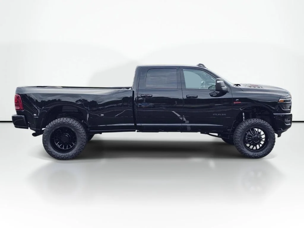 2026 RAM 3500 Laramie - Photo 8