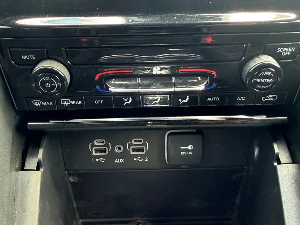 Used 2025 White Jeep Laredo X image 24