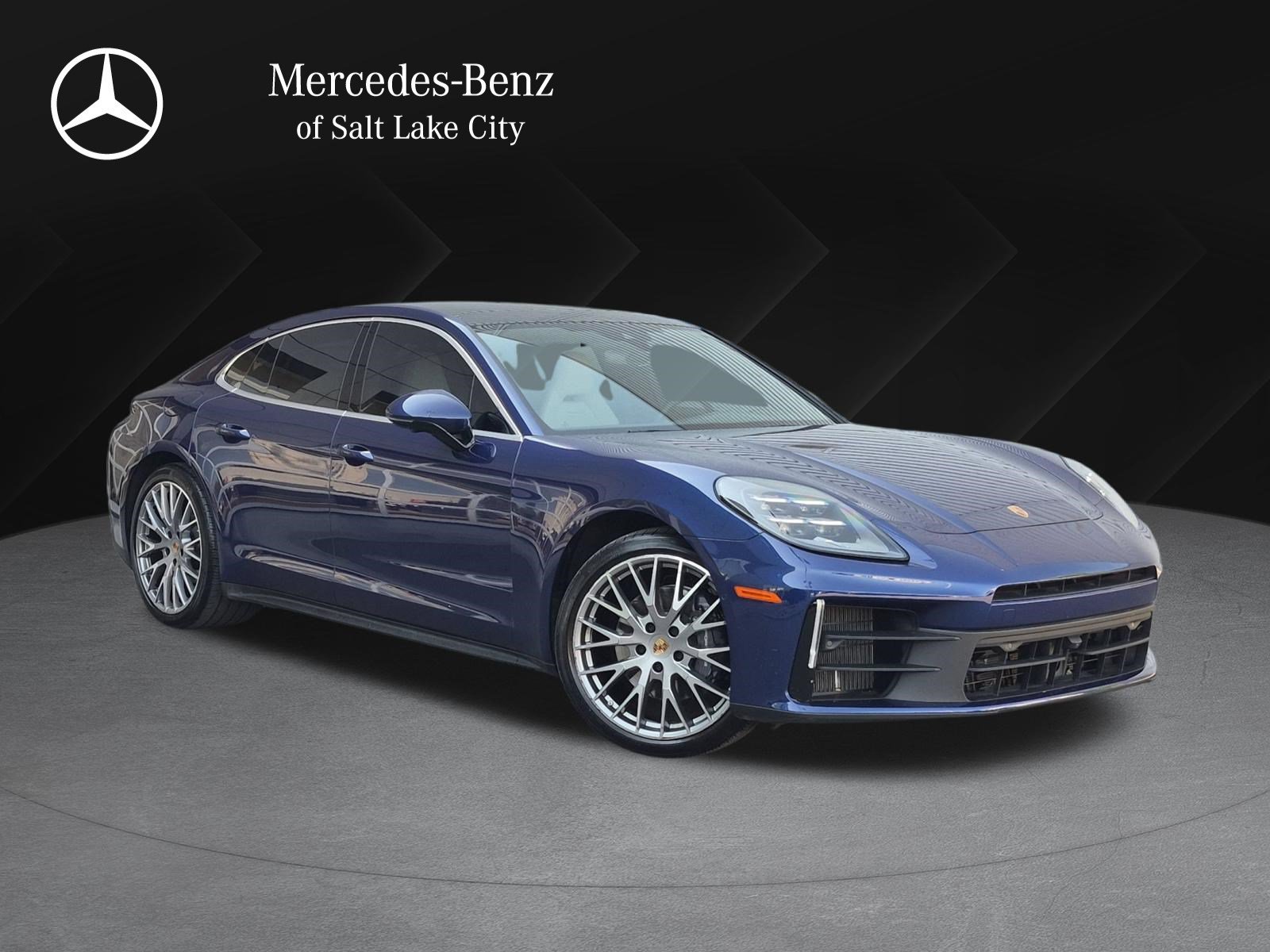 2024 Porsche Panamera 4's photo