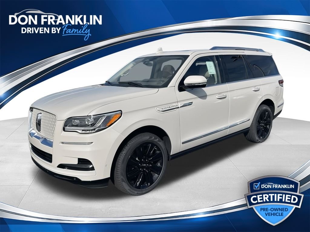 Used 2024 White Lincoln Reserve image 1
