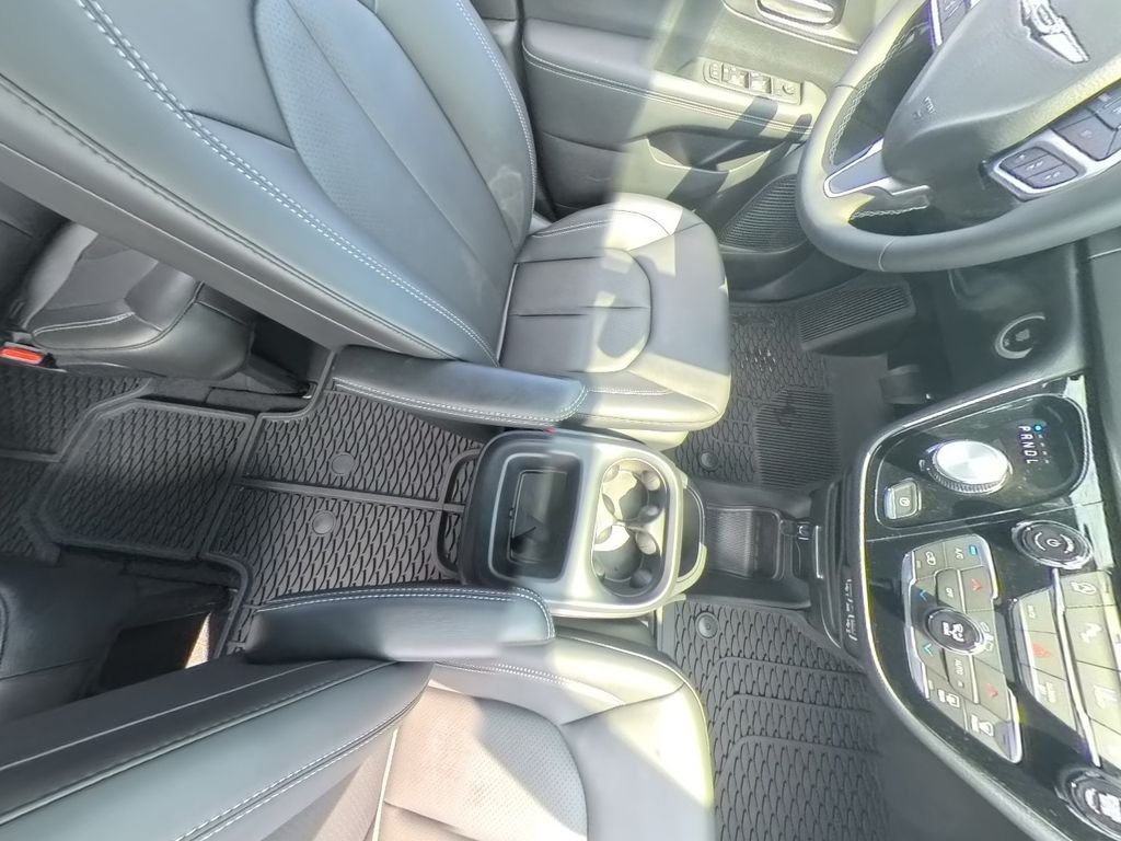 2025 Chrysler Voyager LX - Photo 28