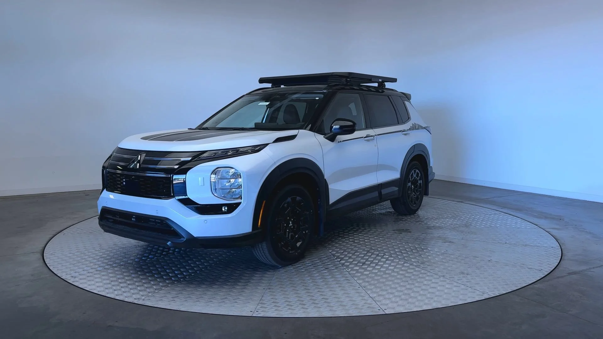 New 2026 White Diamond/Black Roof Mitsubishi Trail Edition image 4