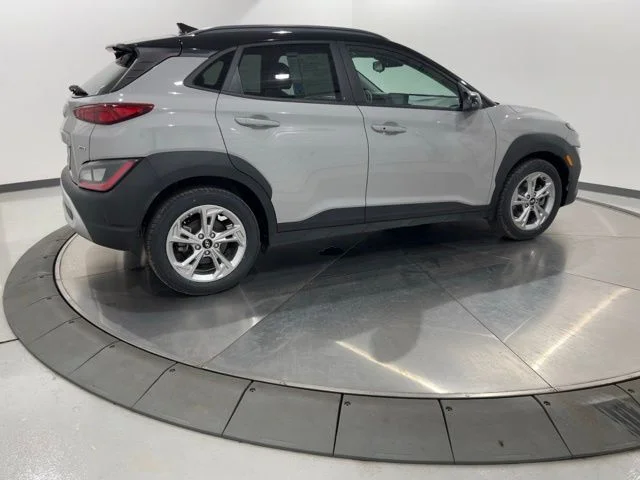 Used 2022 Silver Hyundai SEL image 5