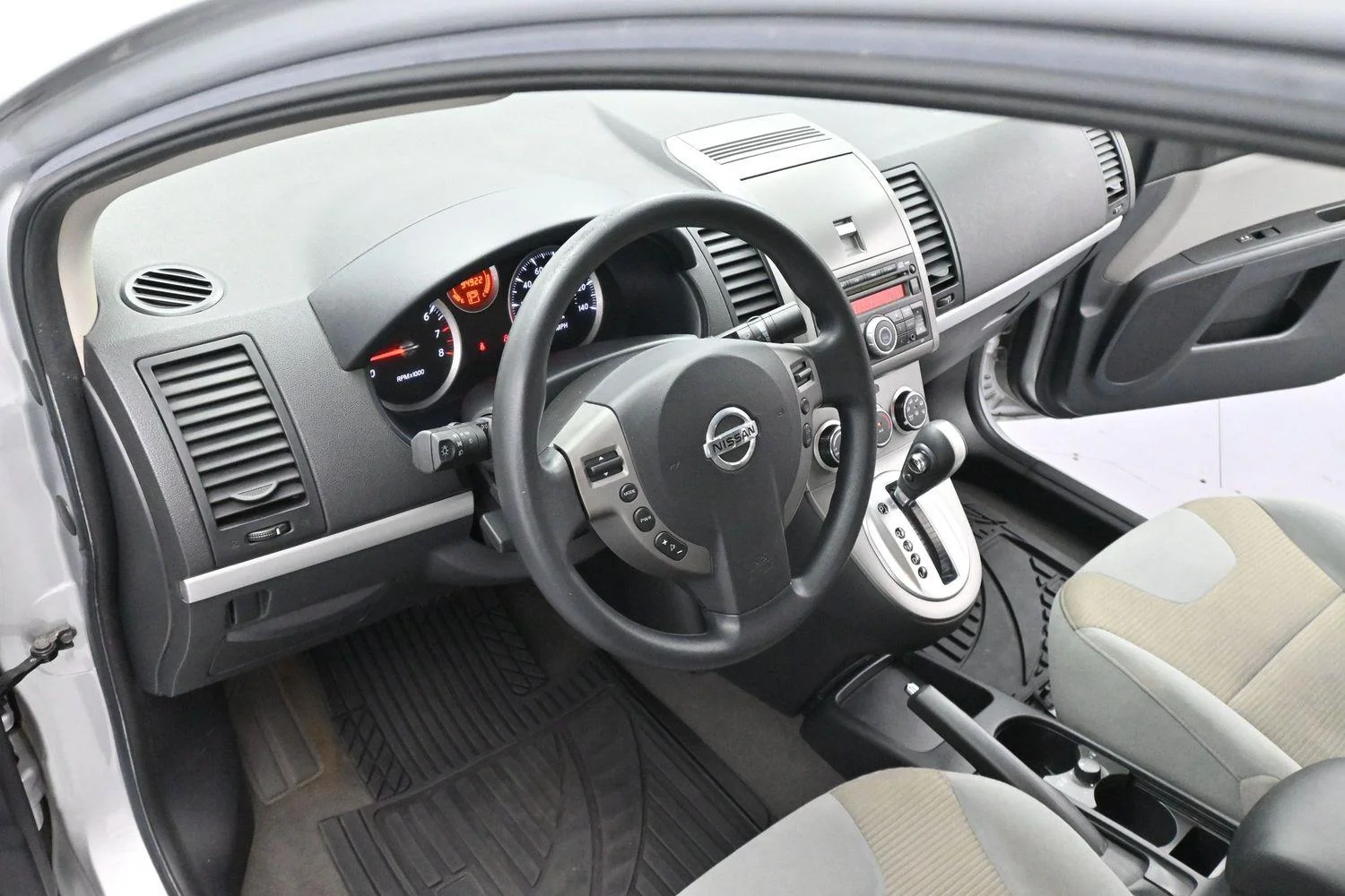 Used 2010 Brilliant Silver Metallic Nissan 2.0 SR image 12