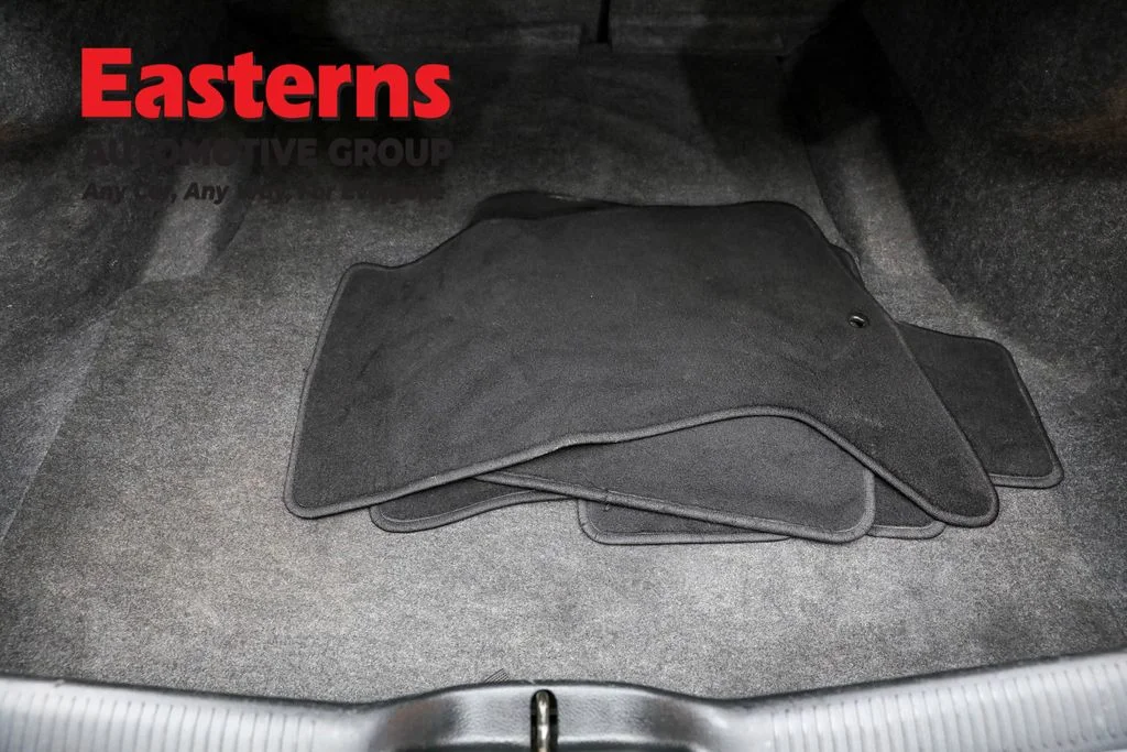 Used 2022 Gray Dodge SXT image 9