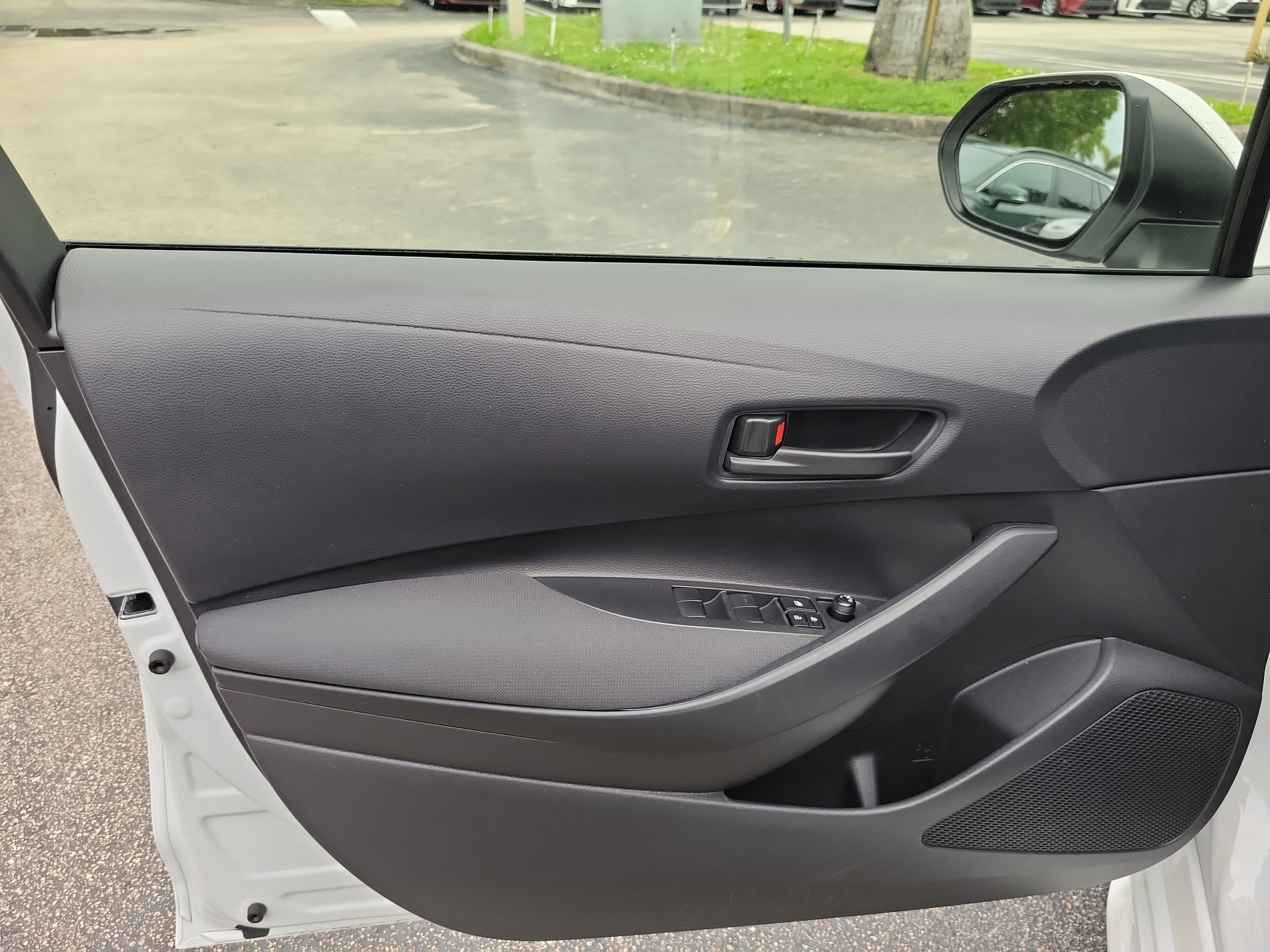 Used 2025 Ice Toyota Hybrid LE image 13