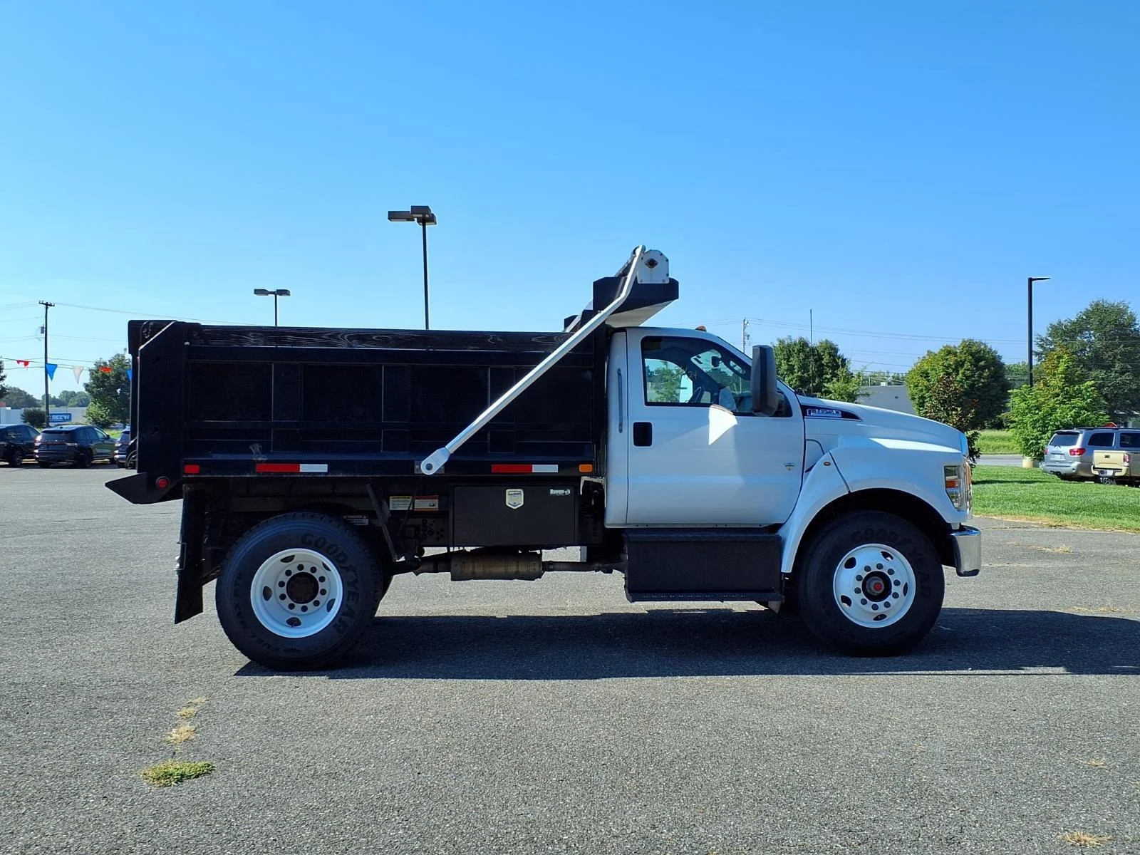 Used 2024 WHITE FORD MEDIUM TRUCK  image 16