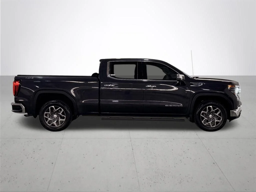 Used 2022 Silver GMC SLT image 9