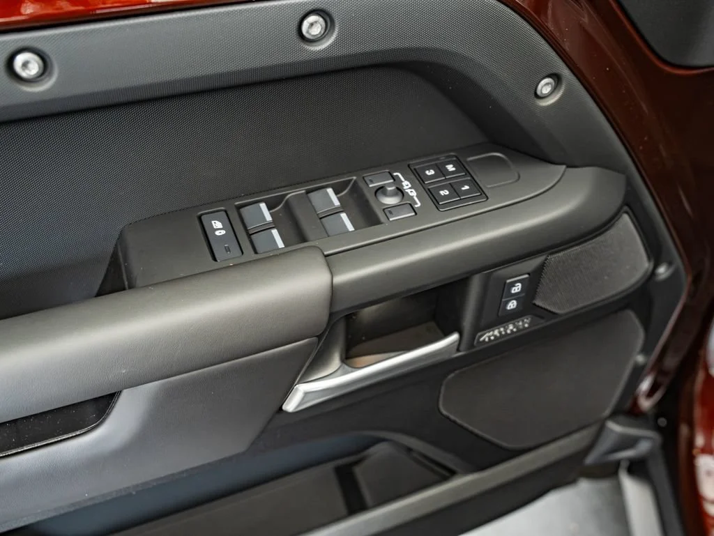 New 2026 Sedona Red Metallic Land Rover X-Dynamic SE image 18