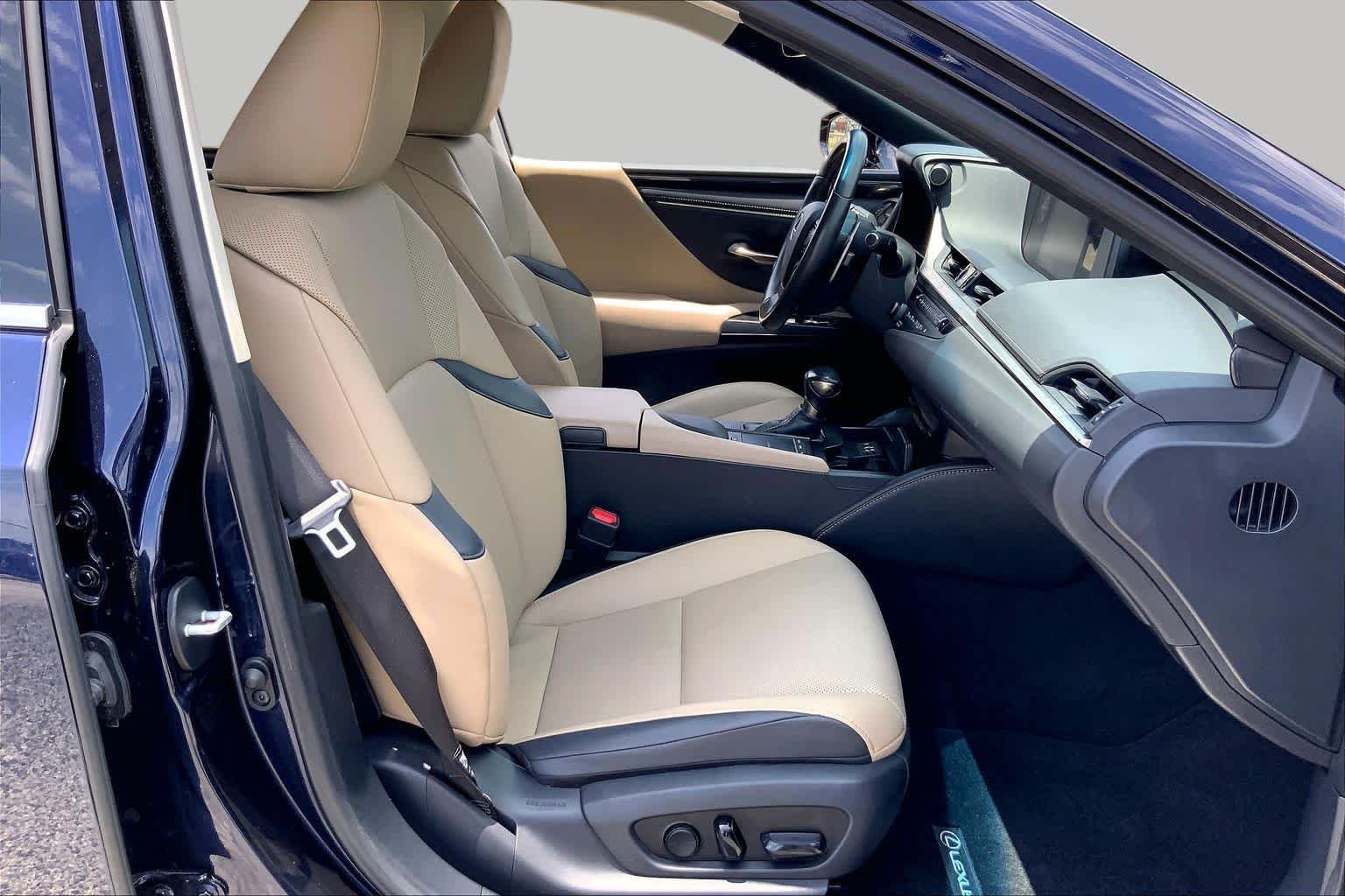 Used 2019 Nightfall Mica Lexus  image 9