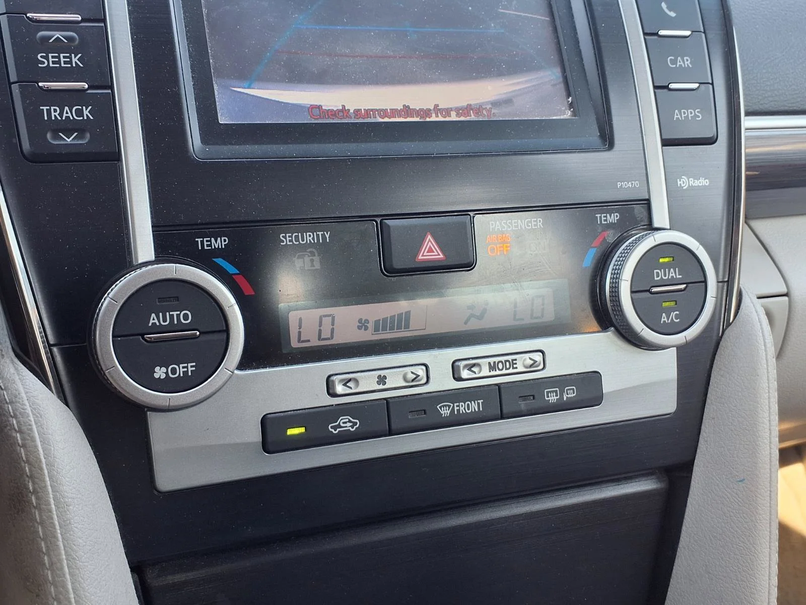 Used 2013 Classic Silver Metallic Toyota XLE image 9