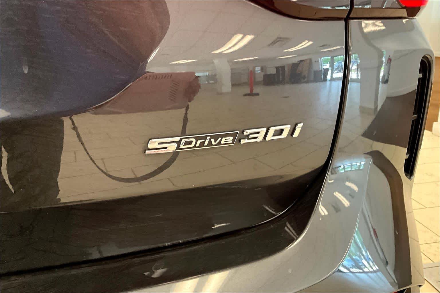 Used 2023 Dark Graphite Metallic BMW sDrive30i image 9