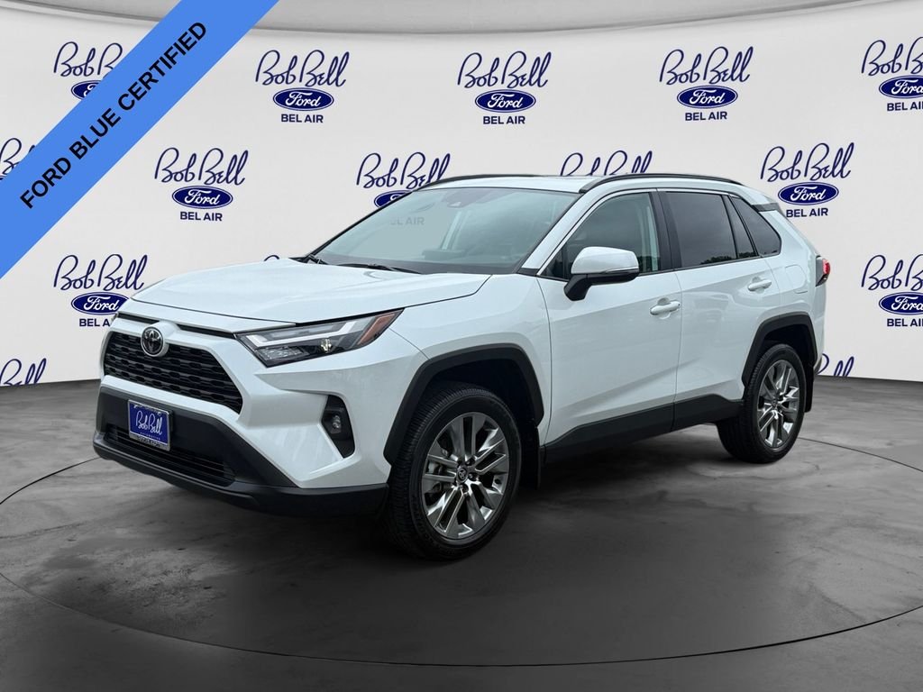 Used 2025 Beige Toyota XLE Premium image 3