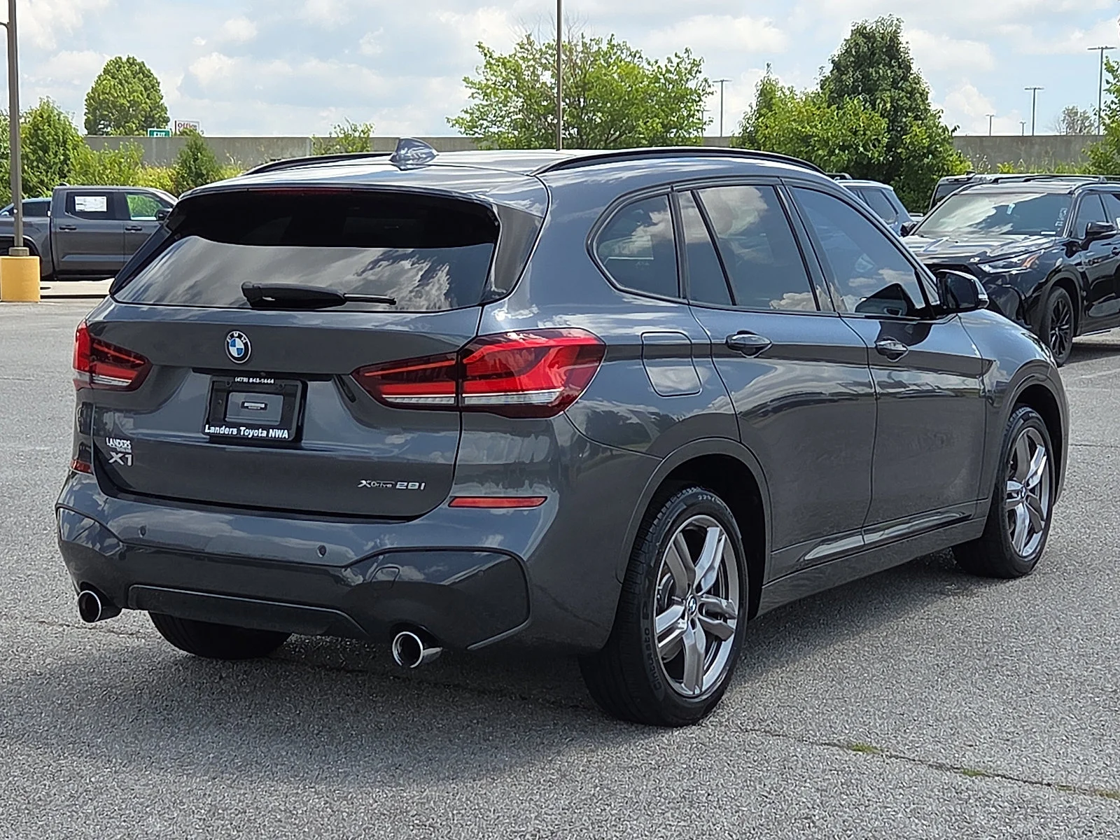 Used 2022 Mineral Grey Metallic BMW xDrive28i image 5