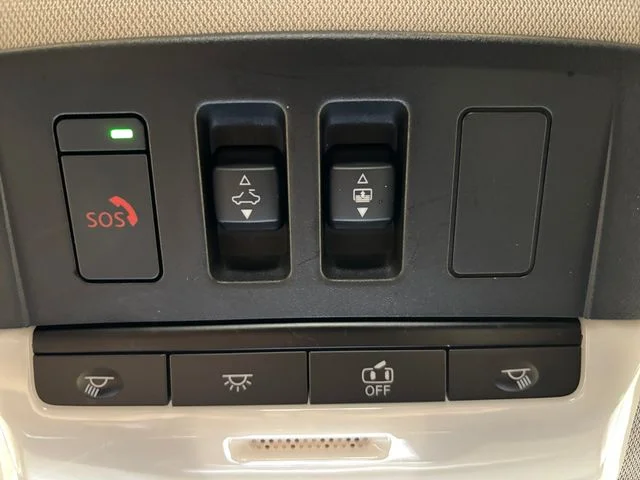 Used 2024 White Nissan Platinum image 23
