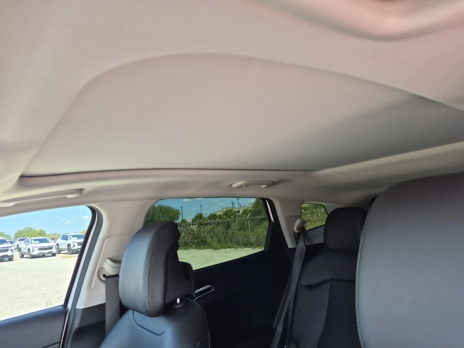 Used 2026 Glacial White Pearl Kia SX image 19