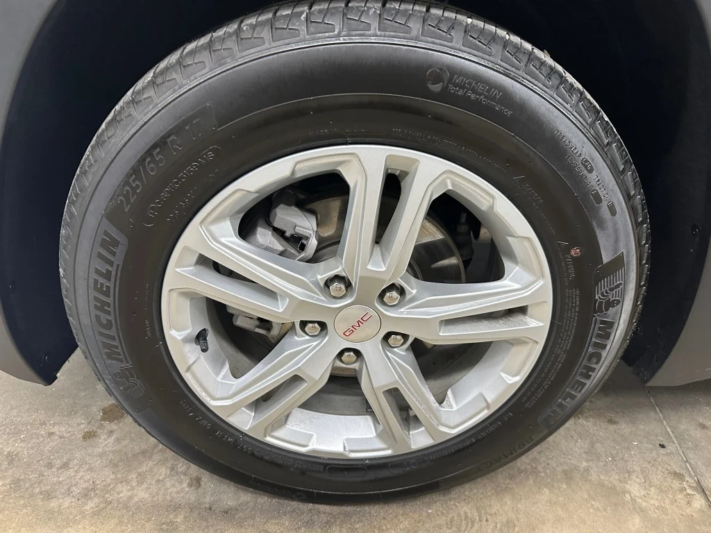 Used 2023 Marine Metallic GMC SLE image 33