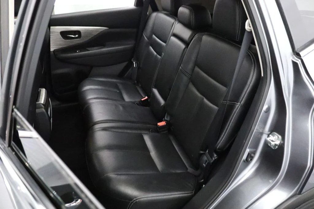 Used 2015 Gray Nissan SL image 9