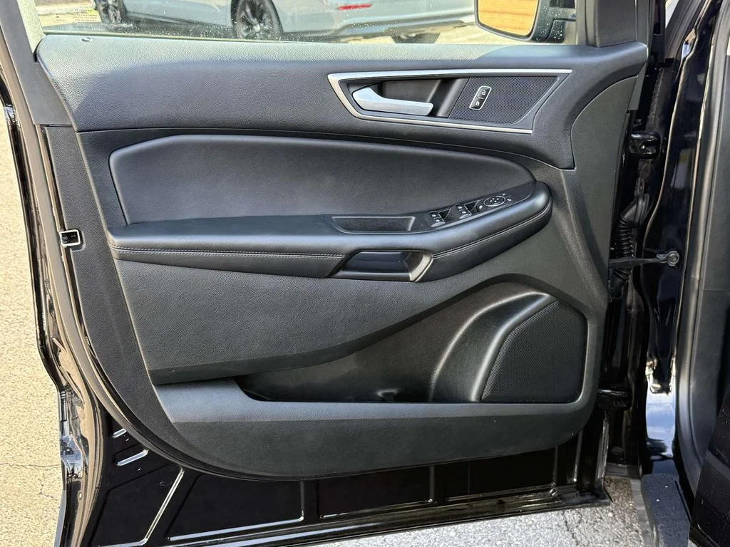 Used 2023 Black Ford SEL image 29