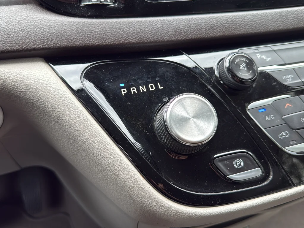 Used 2017 White Chrysler Touring L image 39